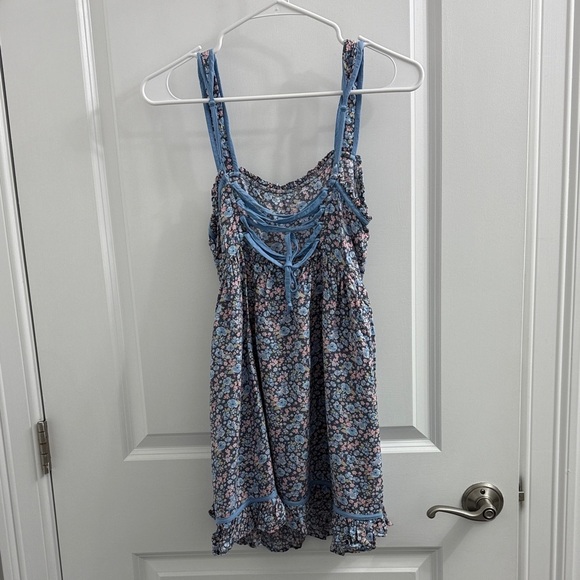 Floral Blue Sleeveless Dress - Picture 2 of 3